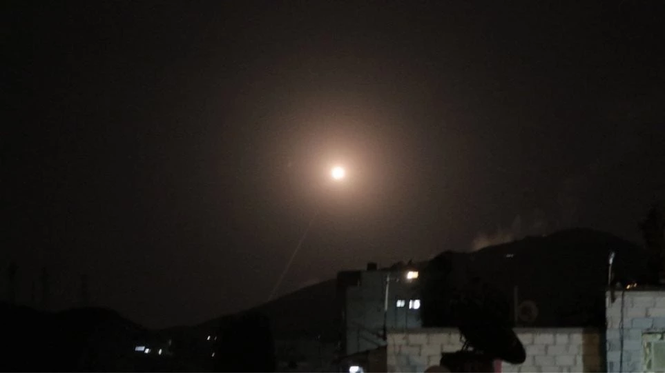 Καρέ καρέ η αναχαίτιση πυραύλου από τη συριακή αντιαεροπορική άμυνα (βίντεο)